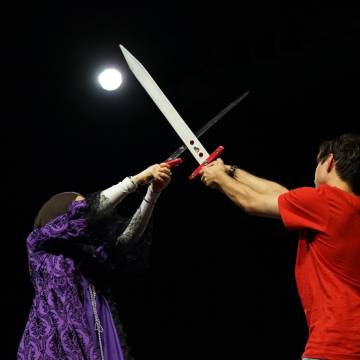 Schließlich knickt Mordred jedoch ein. Morgana schnappt sich das böse Schwert.